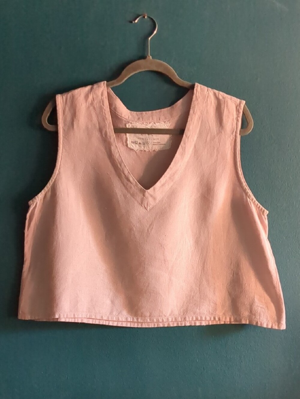 notPERFECTLINEN 100% Linen Vienna V-Neck Crop Tank Top in Light Pink